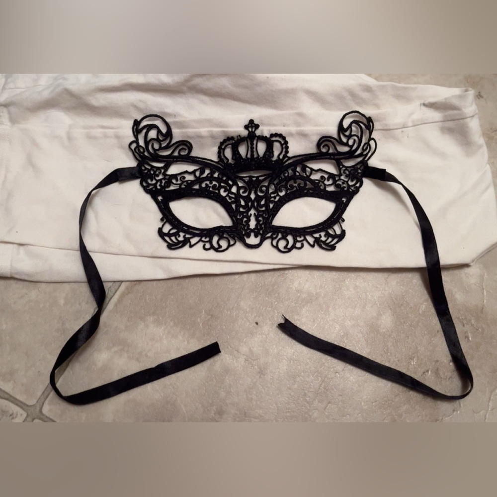 🖤 NWOT Fabric Lace Masquerade Mask 🖤